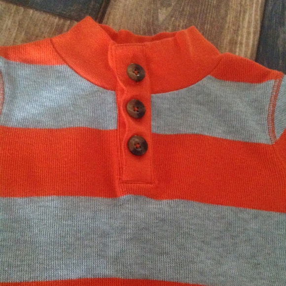 GAP Shirt - Picture 2 of 4