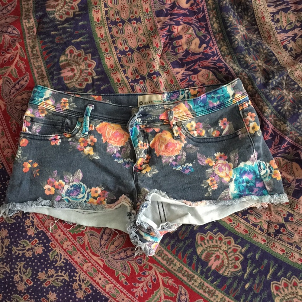 Cut off floral print jean shorts