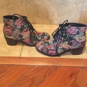FLORAL PRINT BOOTIES!!