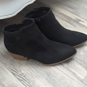 Ruffle detail Black Booties Women's New Sz 9