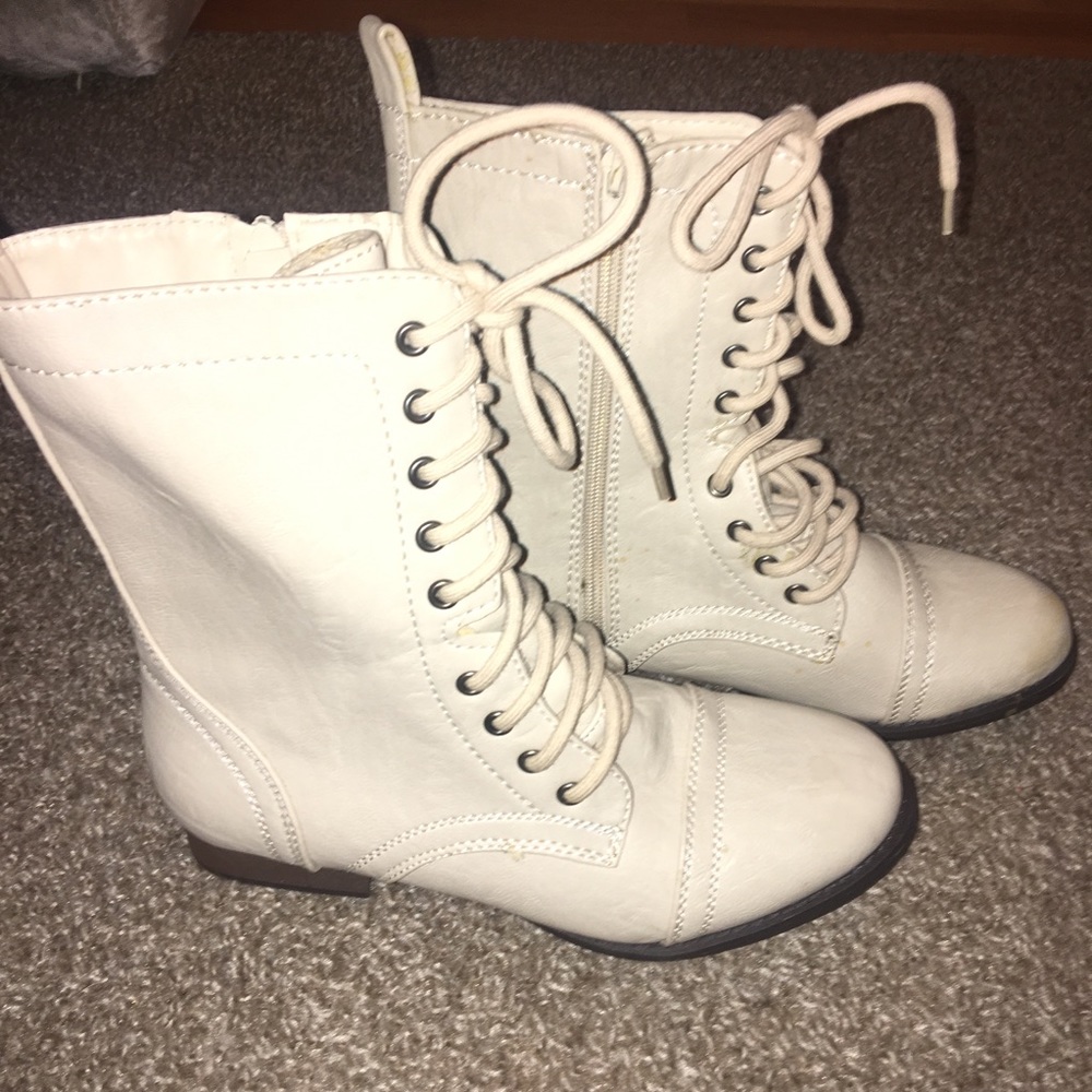 Tan boots, brand new