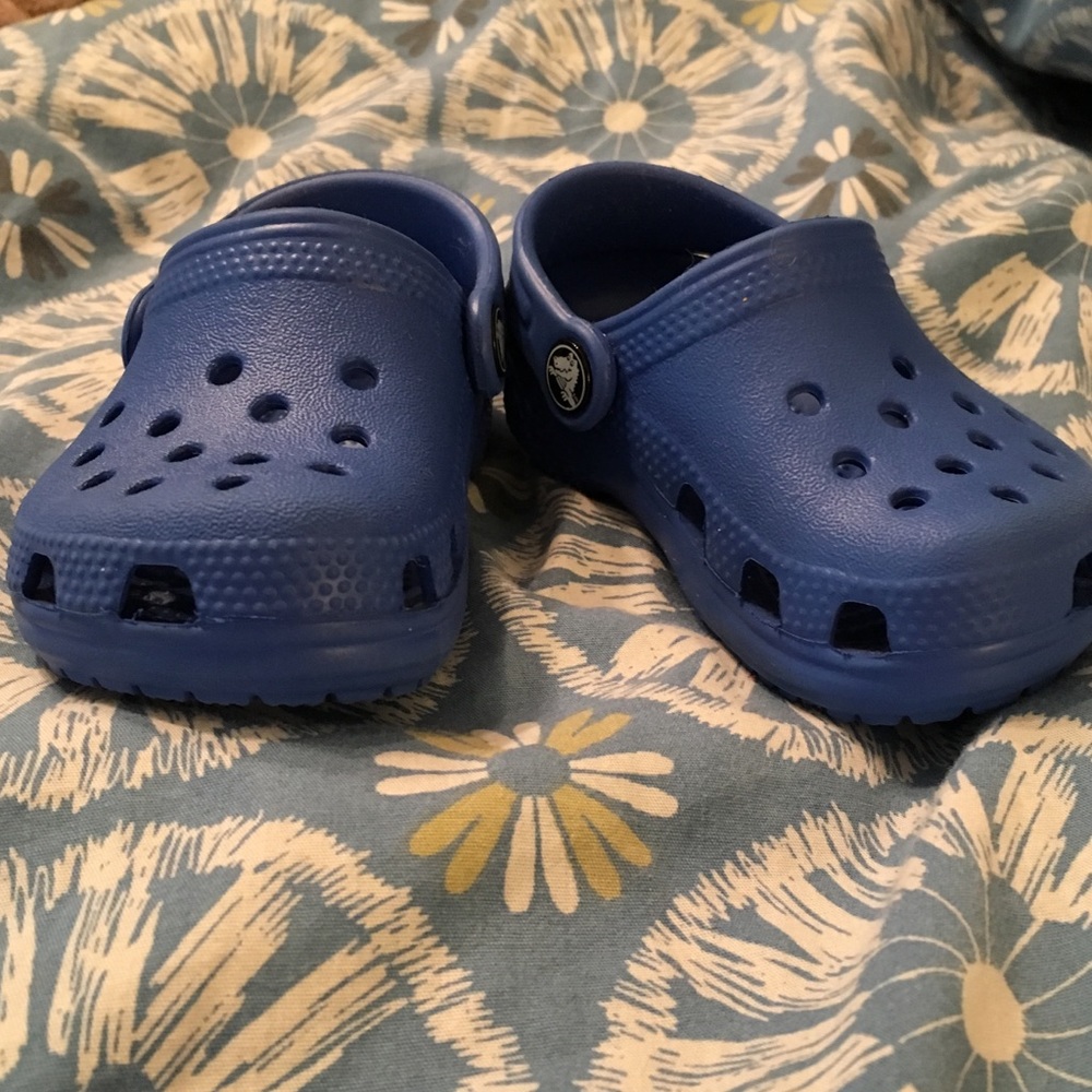 Crocs Baby Classic Crocs Blue Size 2/3 never worn!
