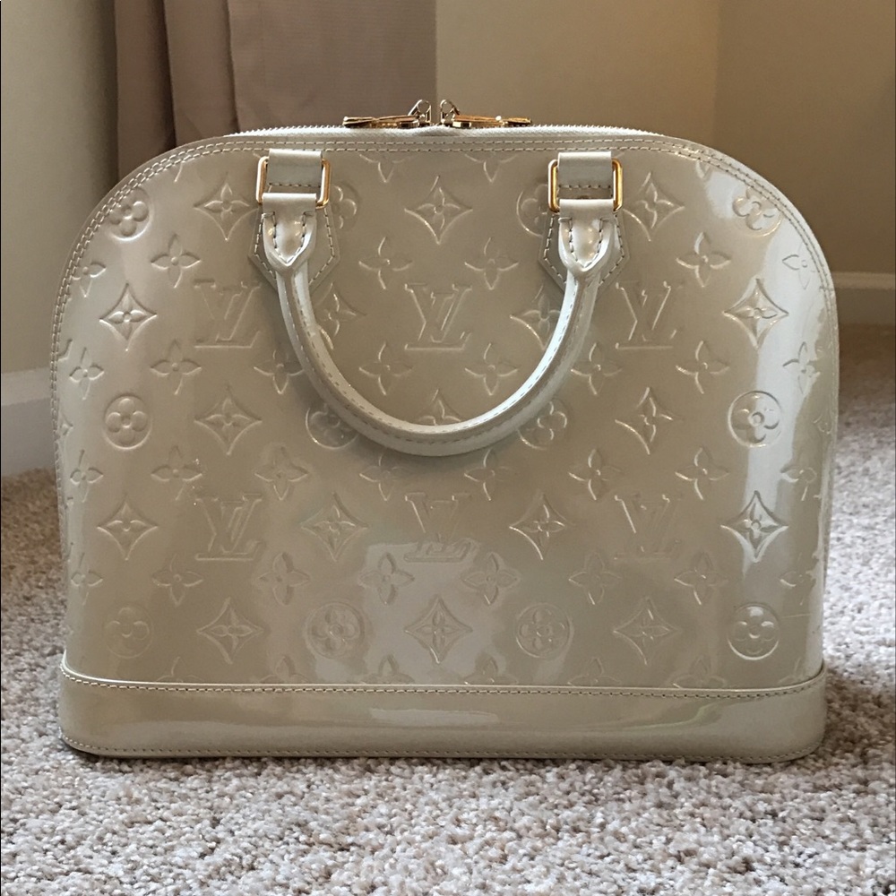 🚫SOLD🚫 LV Alma Handbag Monogram Vernis PM