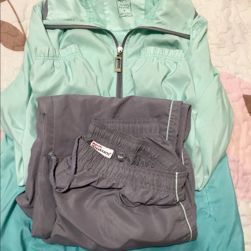 Beautiful suit clothing set. Good Condition SZ,M - Picture 4 of 4