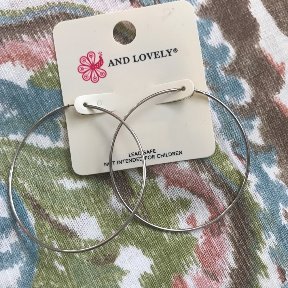 NWOT Fashion jewelry silver hoop earrings
