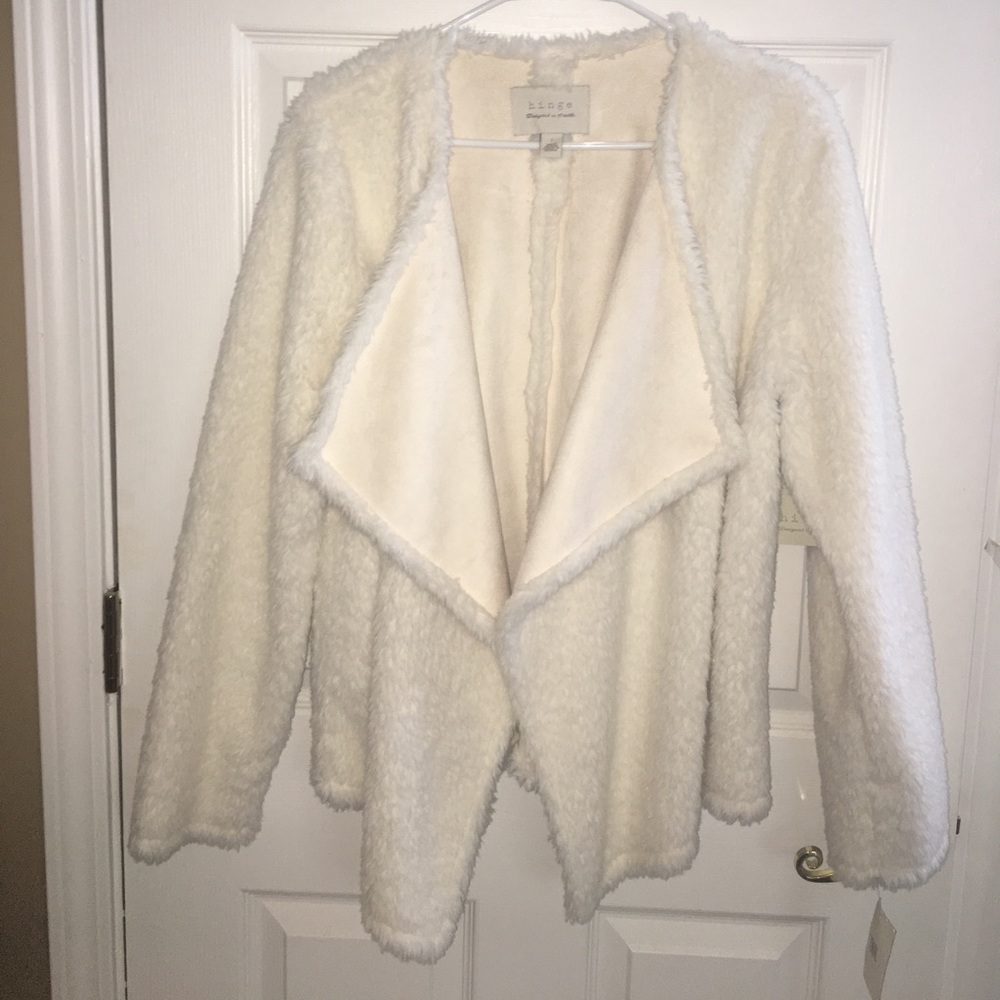 faux fur ivory coat- Hinge
