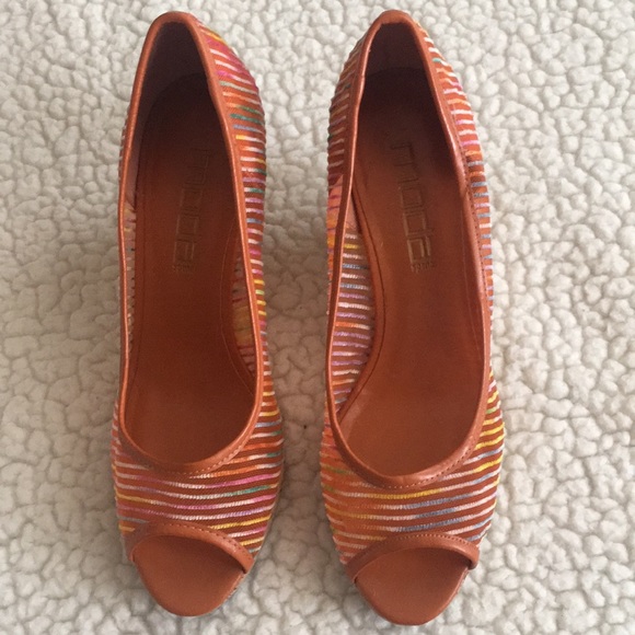 Ladies Sz 7 peep-toe wedges, orange/multi EUC - Picture 2 of 6