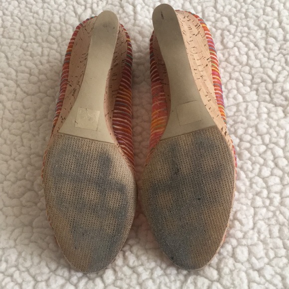 Ladies Sz 7 peep-toe wedges, orange/multi EUC - Picture 6 of 6