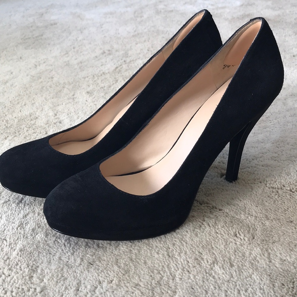 Black suede heels s