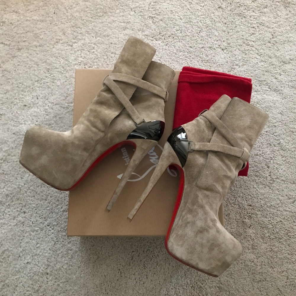 💯Authentic Christian Louboutin Suede Boots. 37.5 - Picture 1 of 8