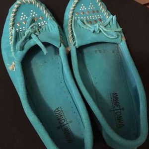 Minnetonka Moccasins 8.5 slip on flats teal