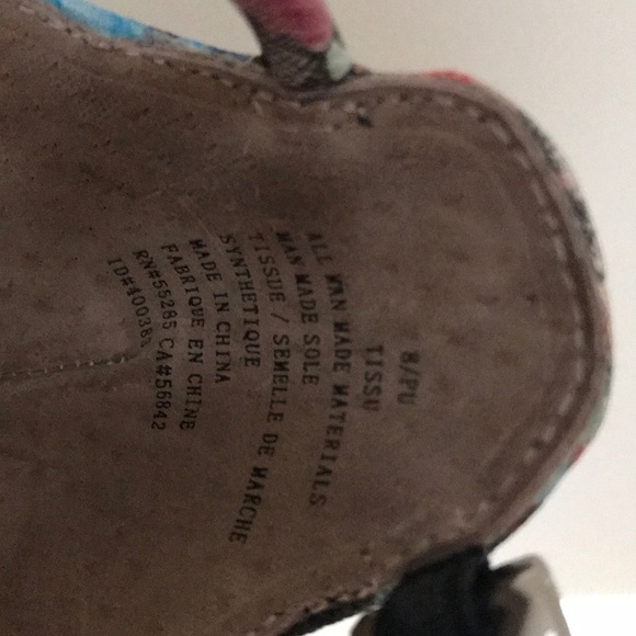 Express floral printed high heels. - Picture 3 of 6