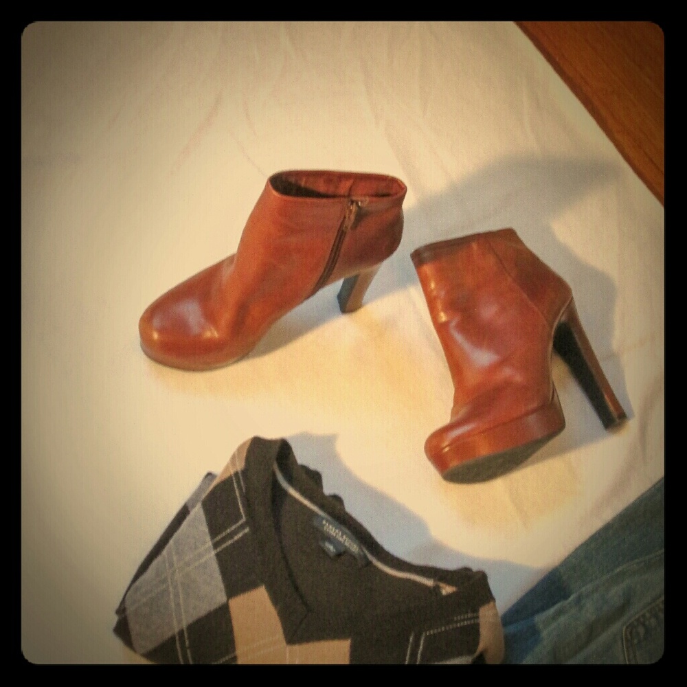 ⬇ $30 Gianni Bini Ankle Boots Sz 8