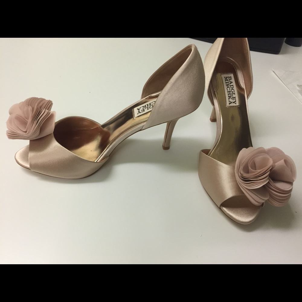 Badgley Mischka nude satin heels