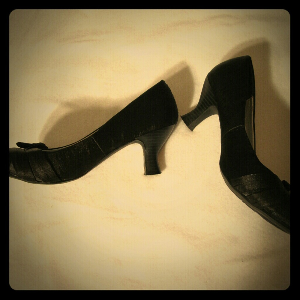 Metaphor black heels sz 6