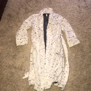 SUPER SOFT Robe perfect for the holidays!! 🎄❄️