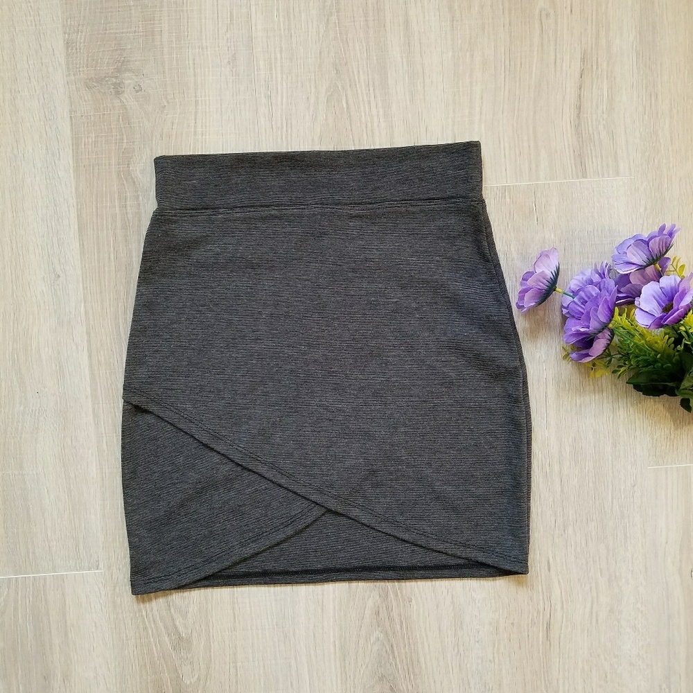 💟 striped gray tulip shaped skirt