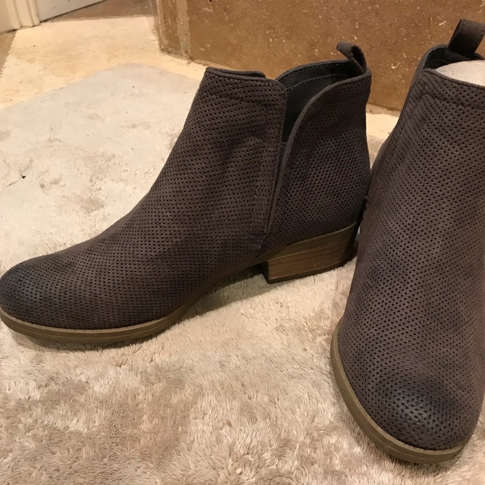 Short boots