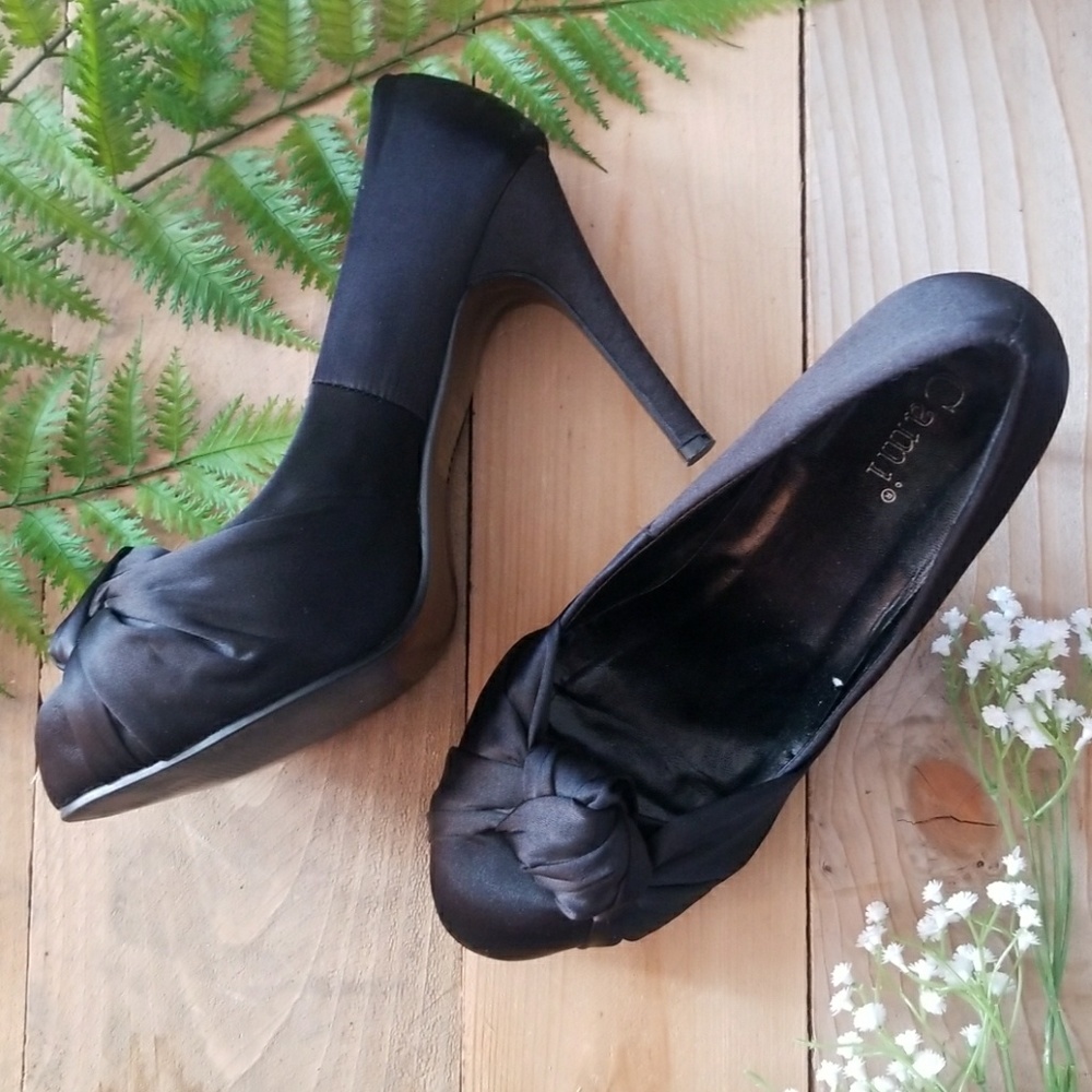 🖤 Black Satin heels🖤