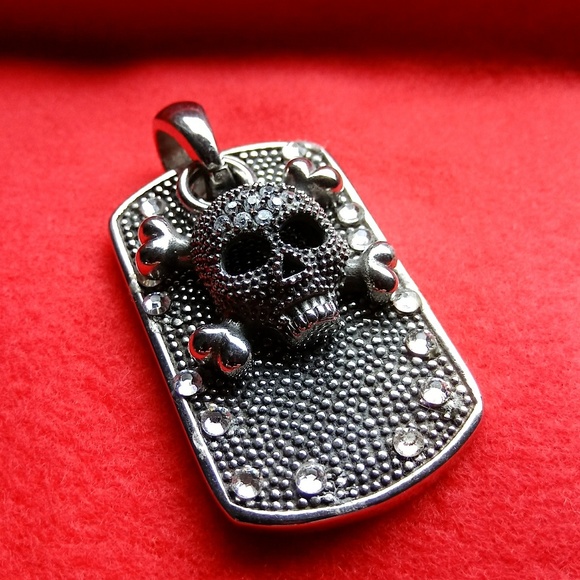 Jewelry - Skull Pendant