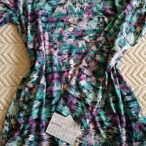 NWT Large LuLaRoe Lynnae T!  Gorgeous!