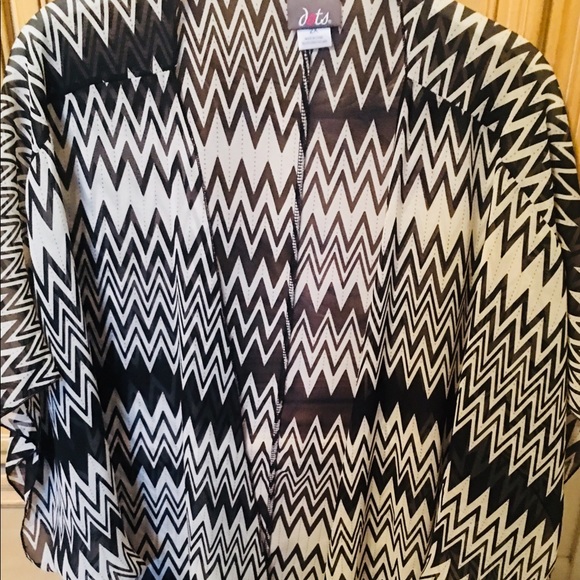 🦋 Dots sheer geometric cover jacket - Picture 2 of 5