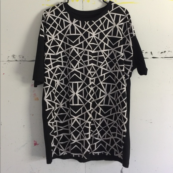 Graphic tee - Picture 1 of 1