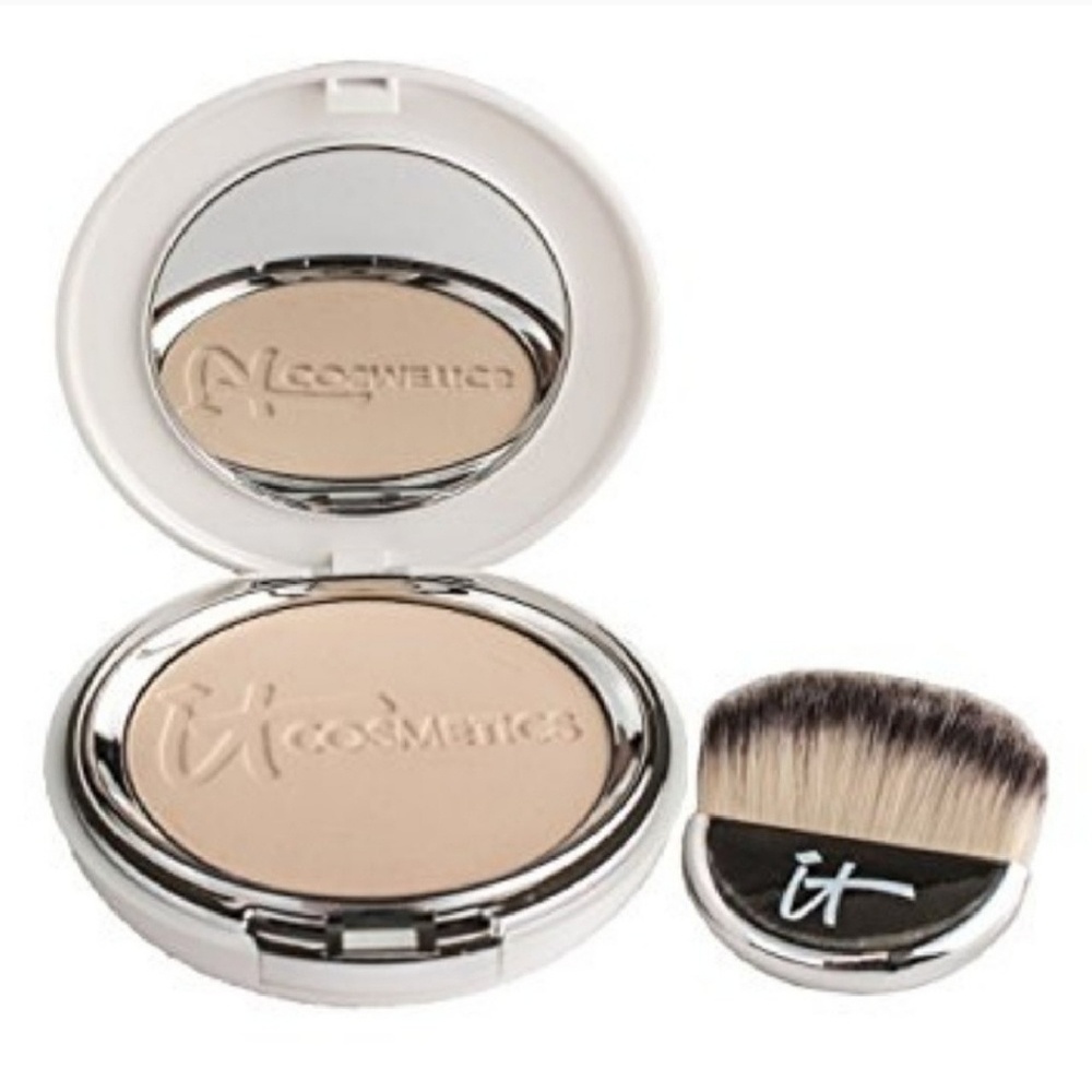 ❌SOLD❌ It Cosmetics Celebration Foundation