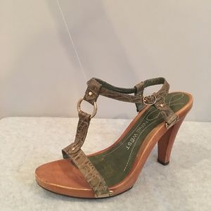 Nine-West-wooden-heel-python-strap-sandals-size-7