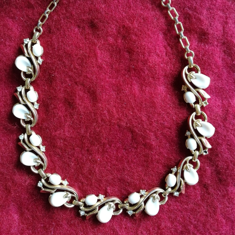 Vintage Trifari 1940's Necklace
