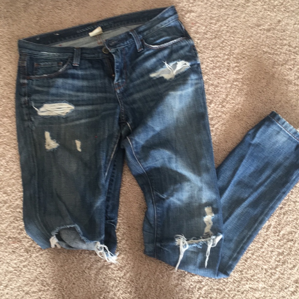 Distressed skinny jeans