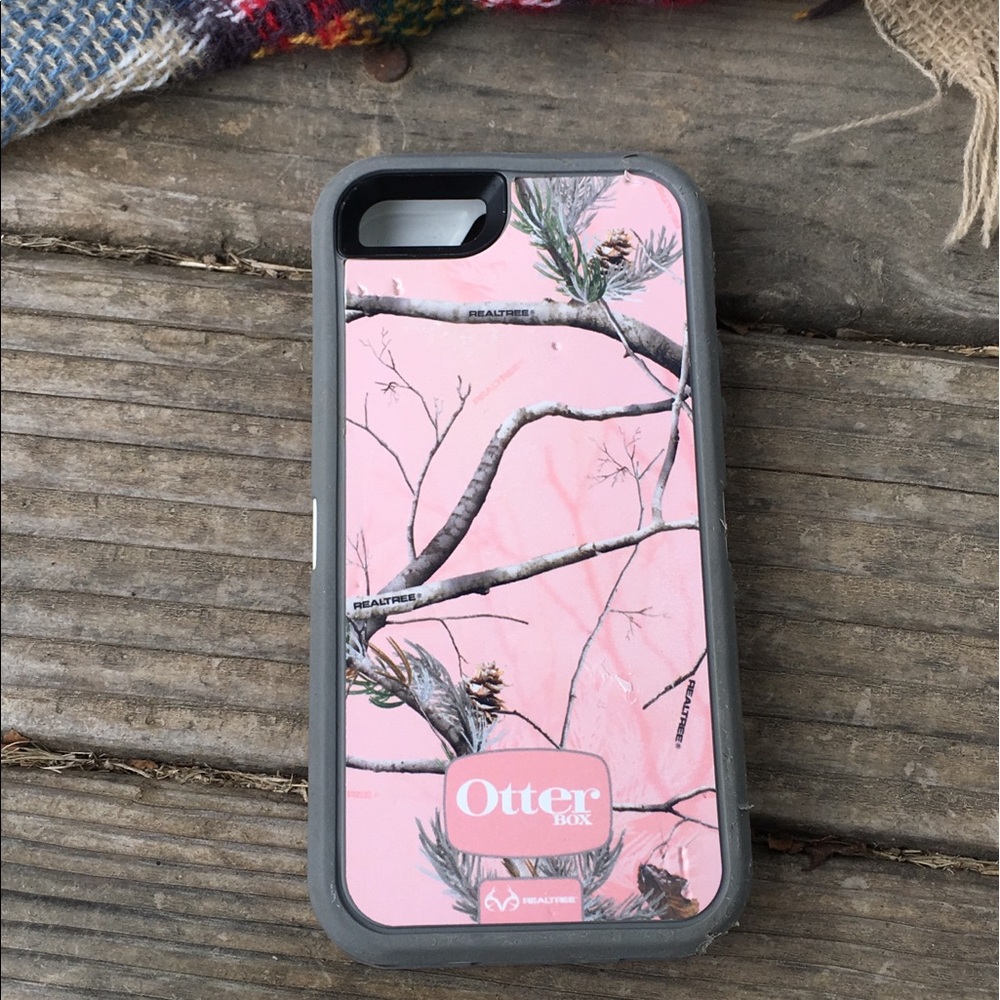 •Otter Box | Pink Realtree Case•