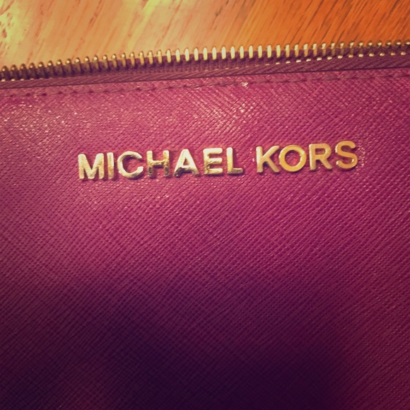 SOLD Michael Kors Wallet - Picture 1 of 4