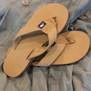 Vineyard Vines rainbows flip flops as 5 ladies