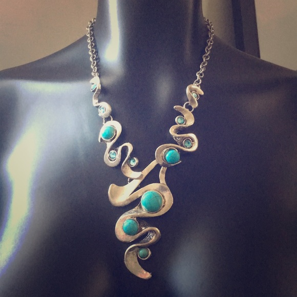 Jewelry - Vintage Silver Turquoise Necklace