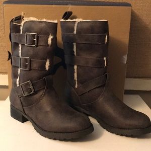 NWT- AEO brown boots