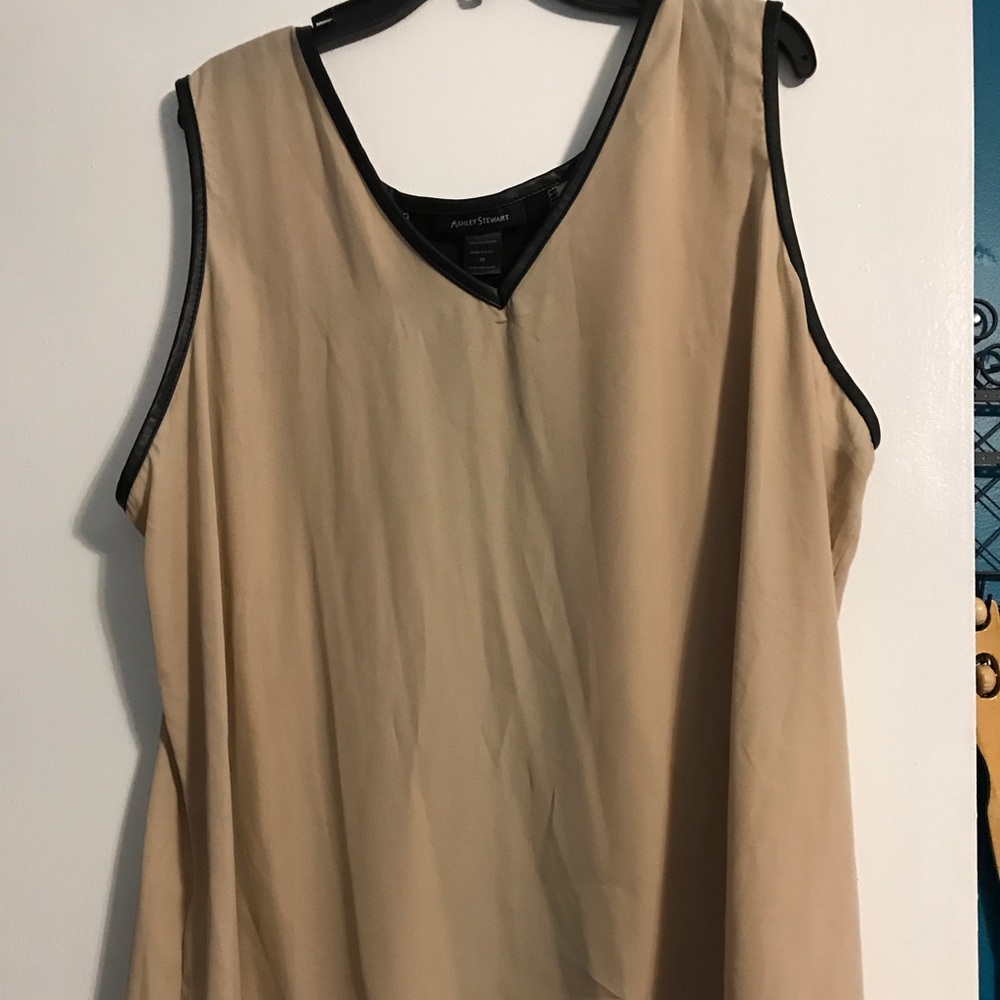 NWOT Tan/Black sleeveless blouse