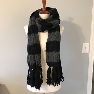 ABERCROMBIE AND FITCH SCARF