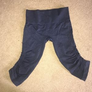 Navy Lululemon ebb & flow cropped leggings