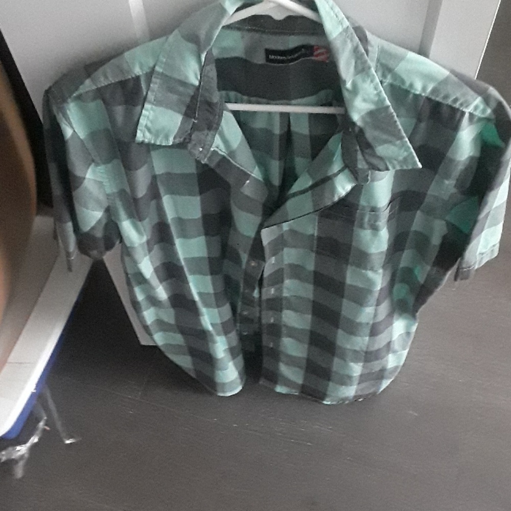 Green and gray modern amusement short sleeve