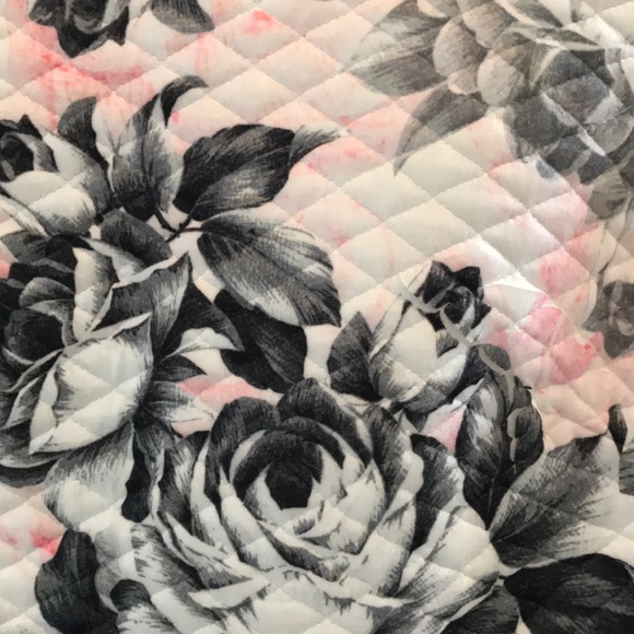 Romeo and Juliet Floral Crop Top - Picture 3 of 6