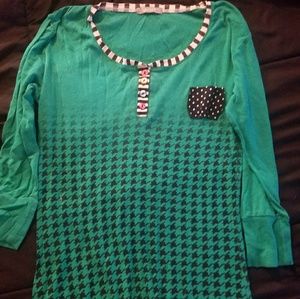 Good condition green half sleeve shirt