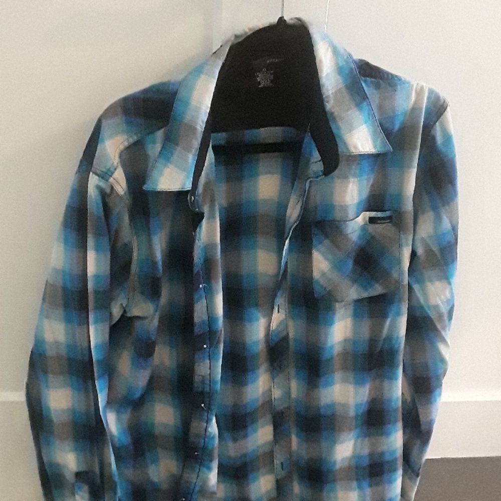 Ambiguous blue and black long sleeve