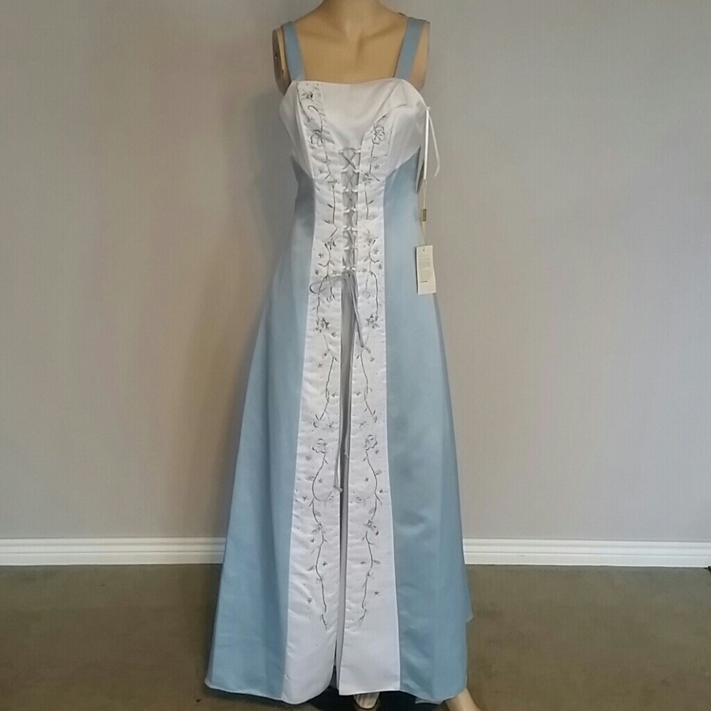 Nwt. Nox size medium prom dress