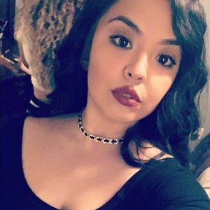 Meet your Posher, Dennise