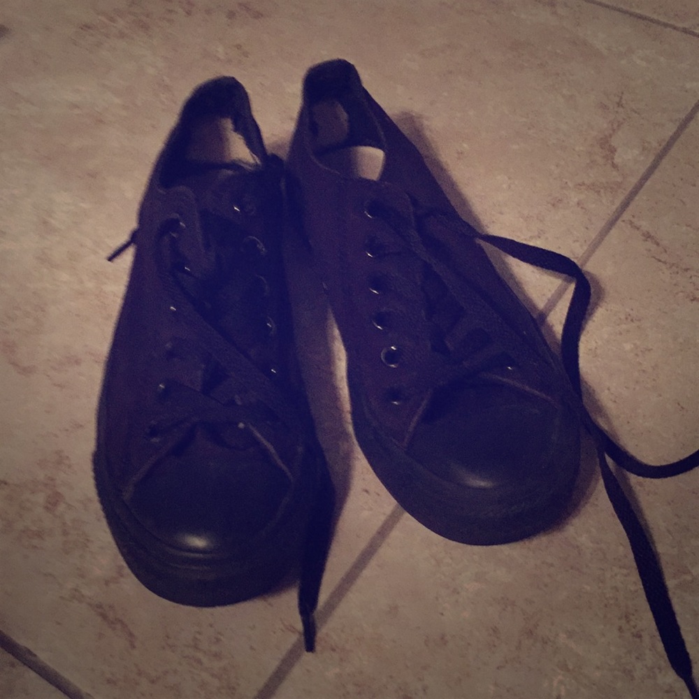Black converse