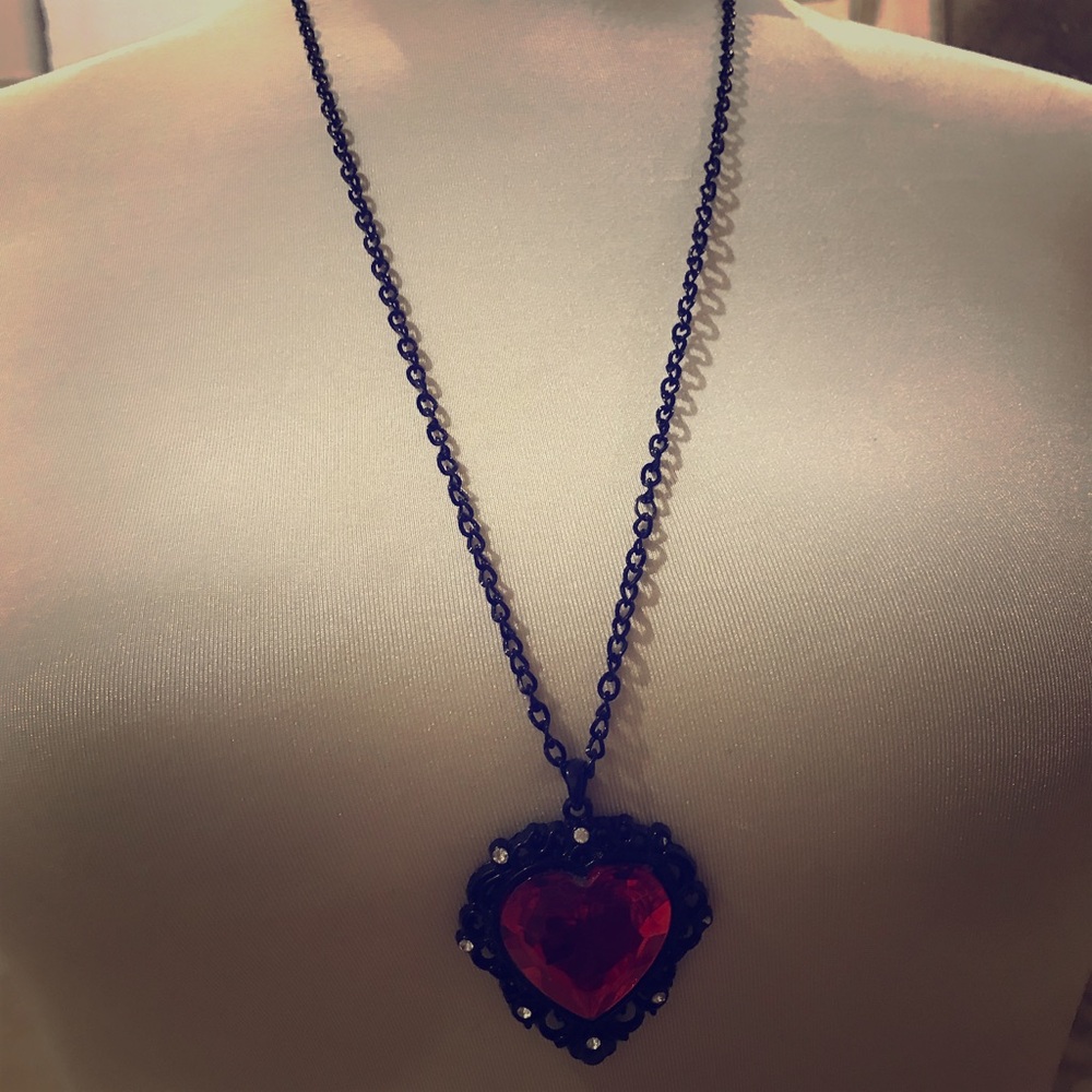 Chain necklace with heart