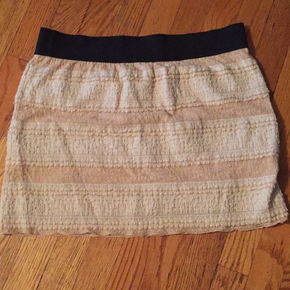 Tan lacy skirt sz large