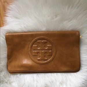 Tory Burch Reva Bombe Leather Clutch in Tan