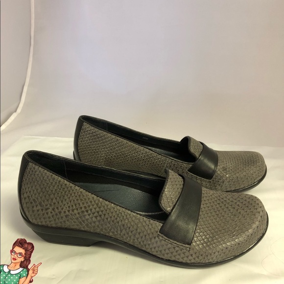 New Dansko Oksana Grey Snake Loafer Size 36M - Picture 2 of 6